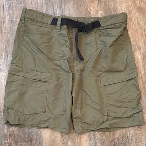 The North Face Men's Olive Green Cargo Shorts Size 36 w Interlocking Buckle Belt